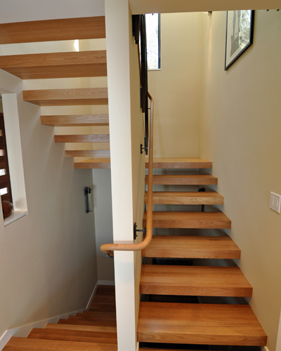 After deliberating about the materials and construction of the treads, the clients settled on white quarter sawn oak to match the new 4 inch planks at the main floor