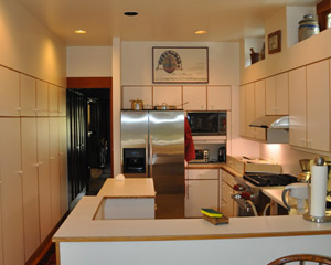 before image of kitchen in need of remodel
